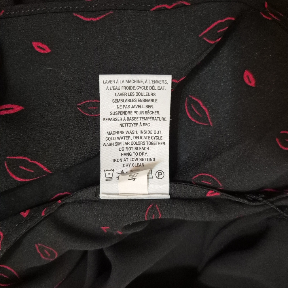 Reversible Black & Red Lips Pattern Tank Top, Large - Picture 6 of 7